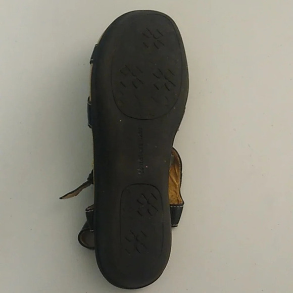 NATURALIZER GENUINE LEATHER STRAPPY BUCKLE COMFORT SANDALS WITH GOLD - Picture 3 of 9